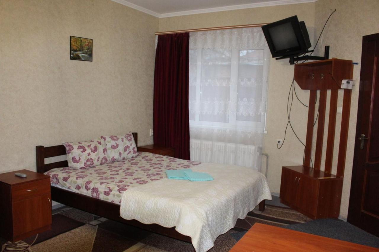 Kak V Gostinice Hadiach Exterior foto